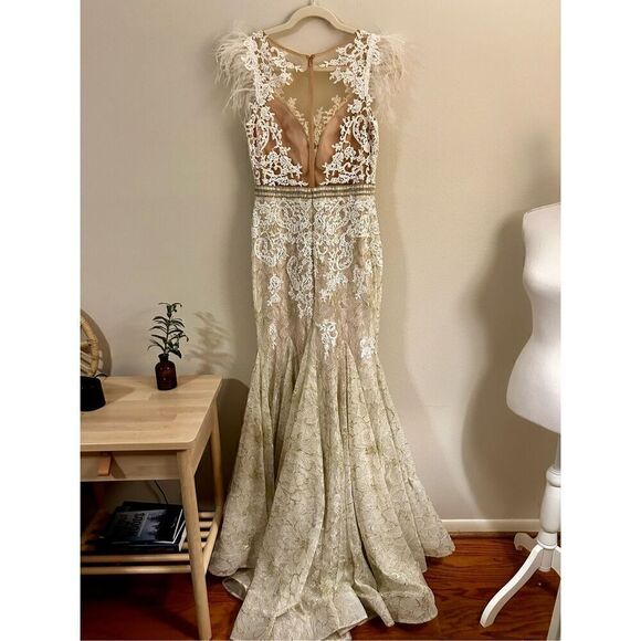 NWOT MAC DUGGAL EMBELLISHED FEATHER CAP SLEEVE ILLUSION NECK TRUMPET GOWN SIZE 4 - Picture 9 of 15